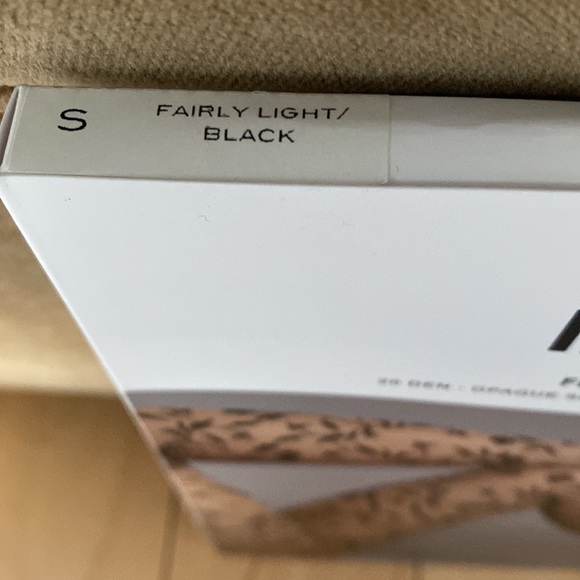 Wolford Florina tights (sold out style) NWT - Picture 4 of 4